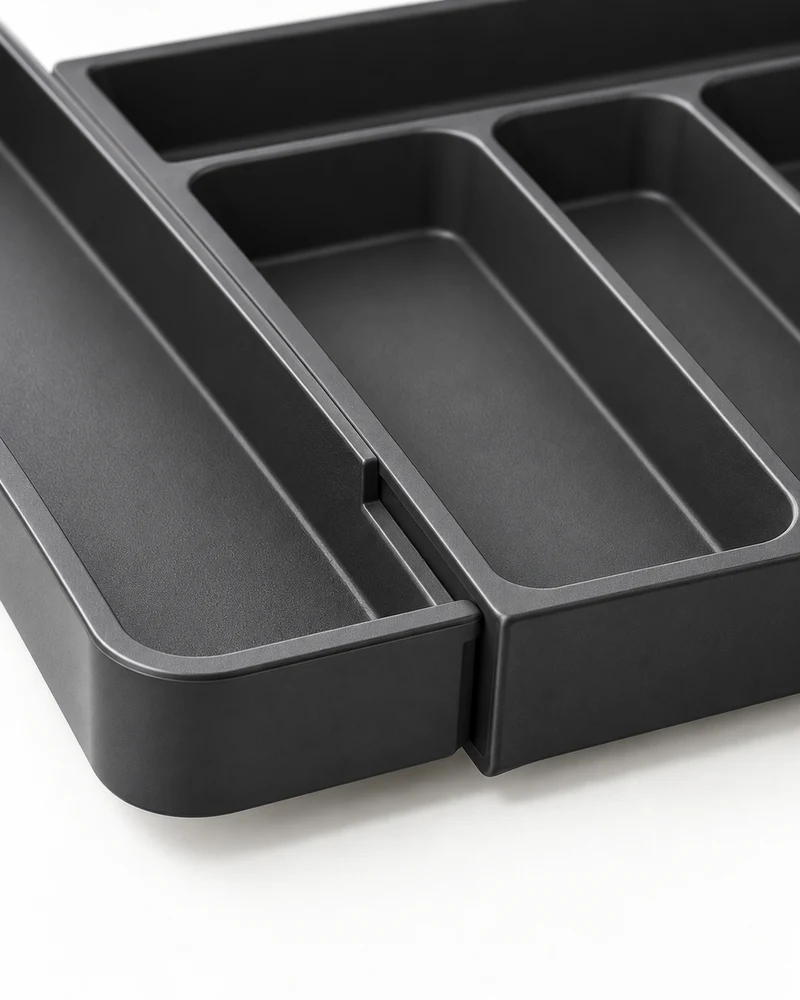 Expandable cutlery drawer tray